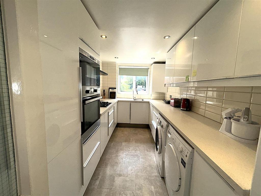 Fitted kitchen