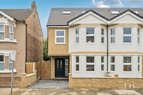 4 bedroom semi-detached house for sale, Brooklands Road, Romford