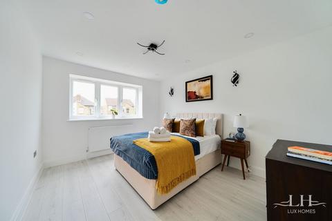 47 Brooklands Road, Romford, RM7 7EB