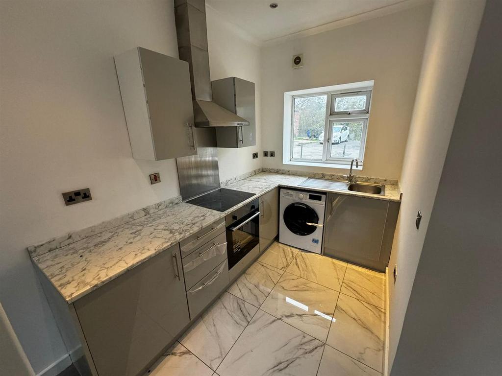 Kitchen 2.jpeg