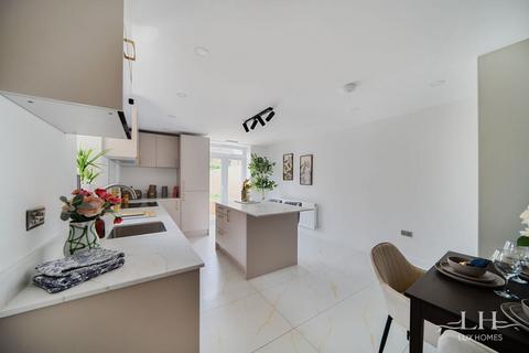 4 bedroom semi-detached house for sale, Brooklands Road, Romford