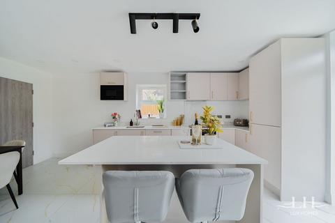 4 bedroom semi-detached house for sale, Brooklands Road, Romford