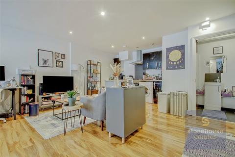 Studio to rent, Junction Road, London, N19