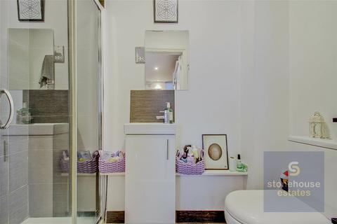 Studio to rent, Junction Road, London, N19
