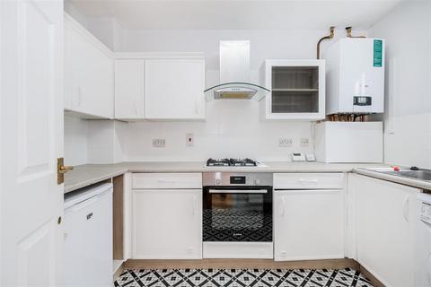 3 bedroom end of terrace house to rent, Bryony Close, Loughton