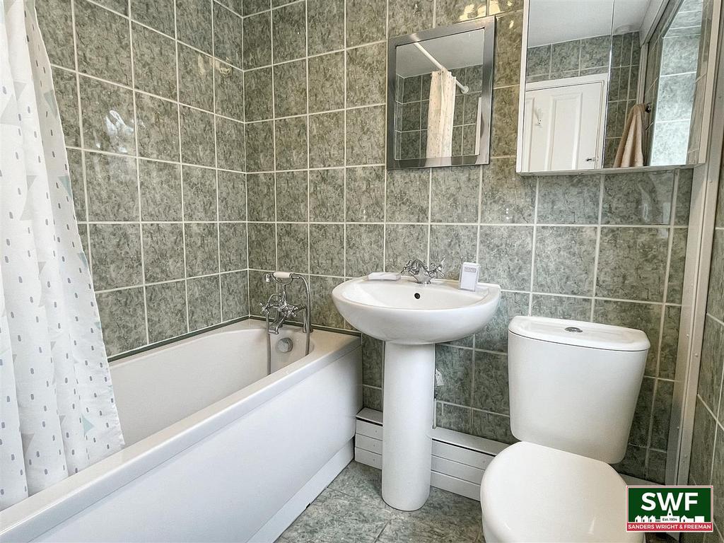 Bathroom (25).jpg