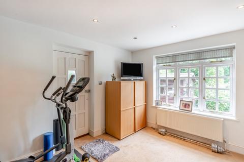 Raven House Chamberlaines, Harpenden, AL5 3PW