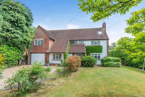 Raven House Chamberlaines, Harpenden, AL5 3PW