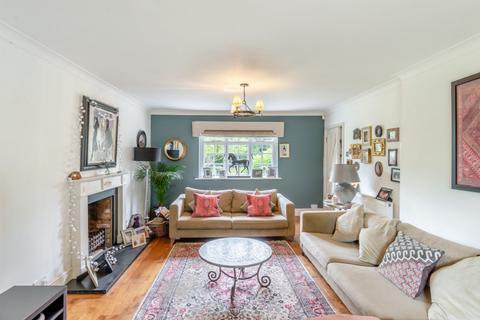 Raven House Chamberlaines, Harpenden, AL5 3PW