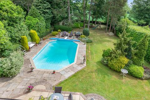 Raven House Chamberlaines, Harpenden, AL5 3PW