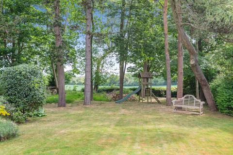 Raven House Chamberlaines, Harpenden, AL5 3PW