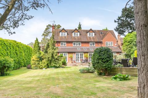 Raven House Chamberlaines, Harpenden, AL5 3PW