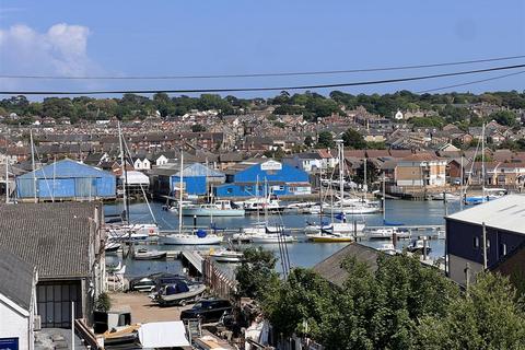 3 bedroom flat for sale, Arctic Road, Cowes