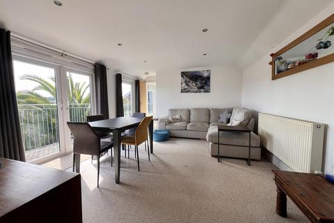 3 bedroom flat for sale, Arctic Road, Cowes