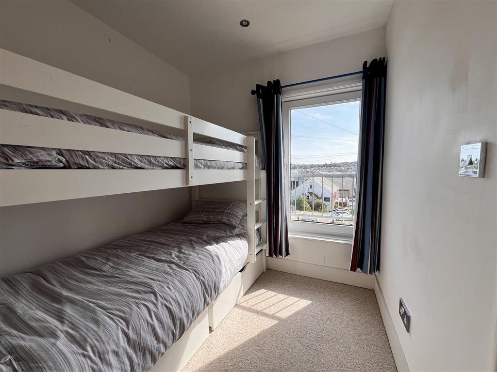 Bedroom 3/Study: