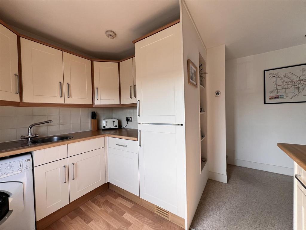 Kitchen: