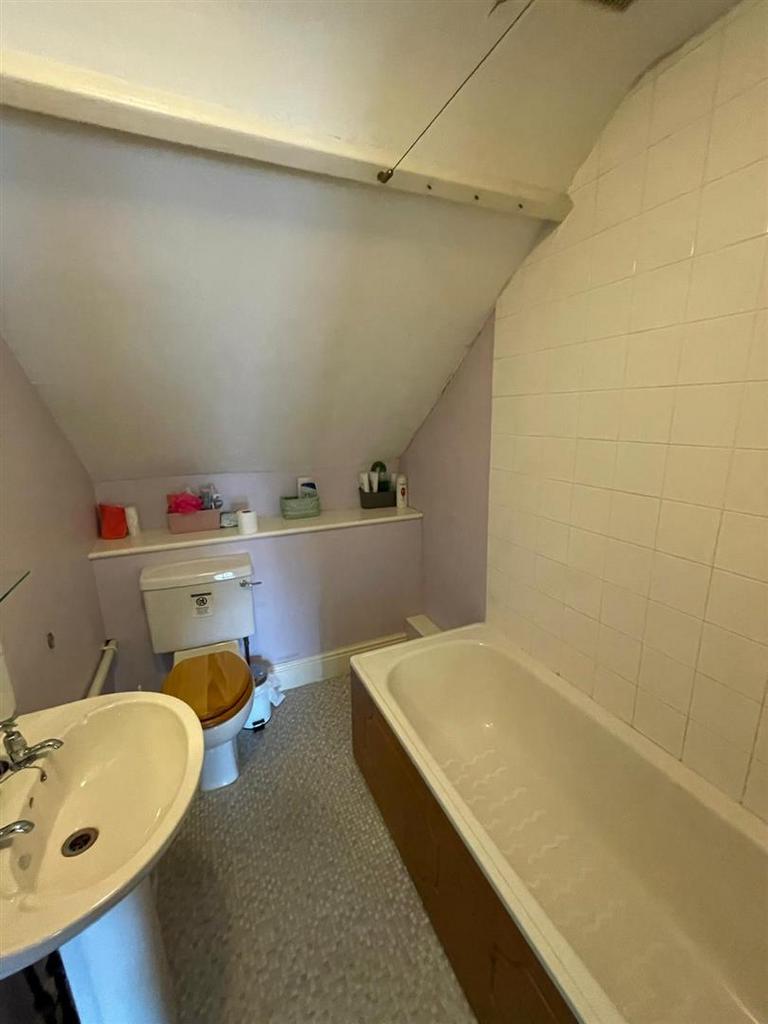 Bathroom 2.jpg