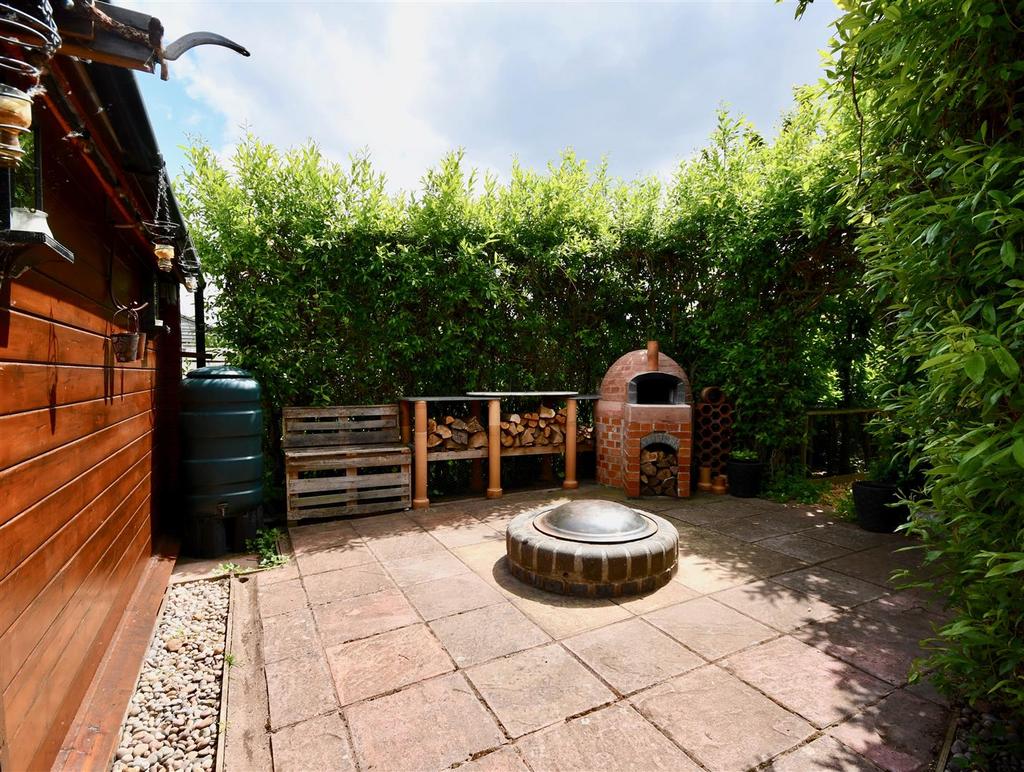 Pizza by the firepit?