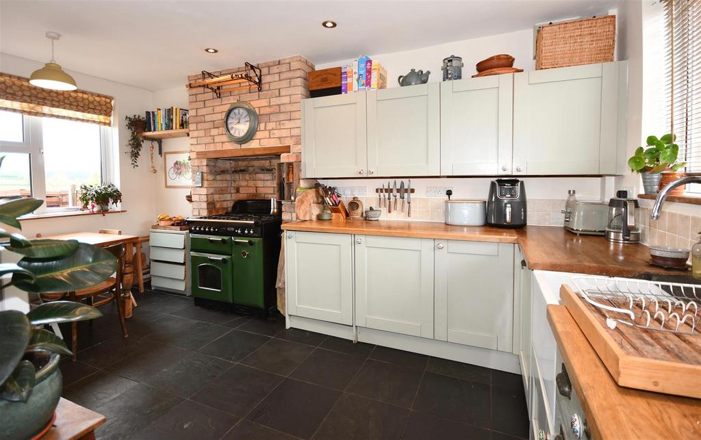 Kitchen / dining