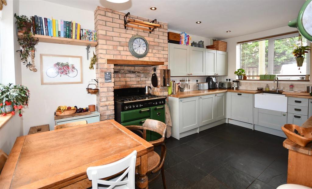 Kitchen / dining