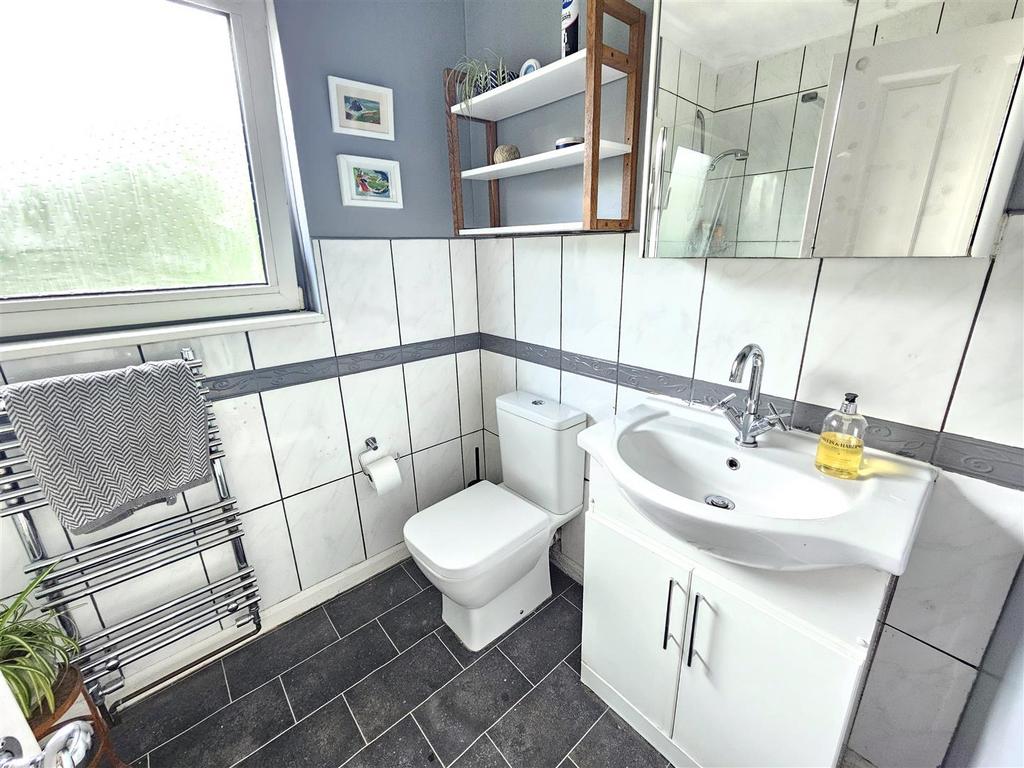 Bathroom (2).jpg