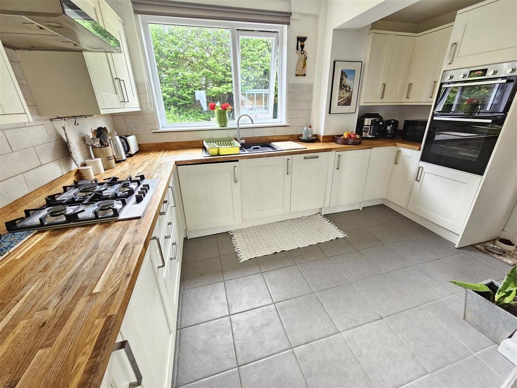 Kitchen 1.jpg