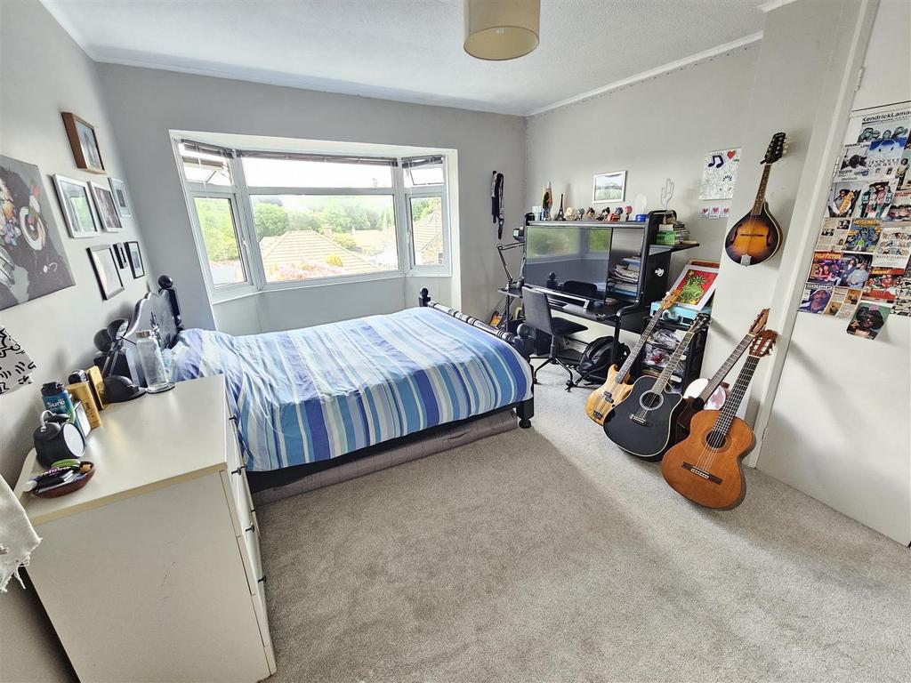 Bedroom 1.jpg