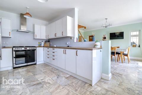 5 bedroom detached house for sale, Lynmouth Drive, Minster on Sea