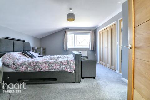 5 bedroom detached house for sale, Lynmouth Drive, Minster on Sea