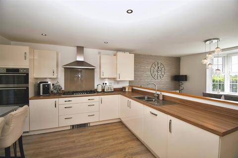 4 bedroom detached house for sale, Lawrance Avenue, Anlaby