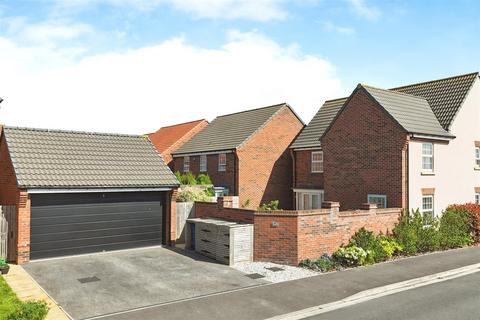4 bedroom detached house for sale, Lawrance Avenue, Anlaby