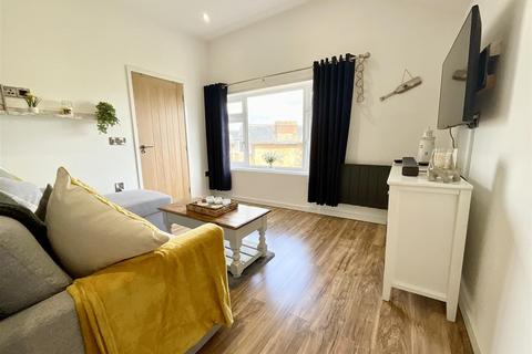 2 bedroom apartment for sale, Westbourne Road, Dacre, YO11