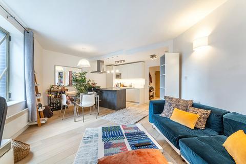 1 bedroom flat to rent, The Circle, Queen Elizabeth Street, London