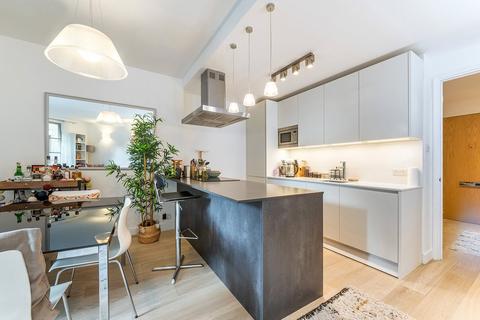 1 bedroom flat to rent, The Circle, Queen Elizabeth Street, London