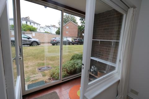 2 bedroom apartment to rent, Exeter Court, Surbiton KT6