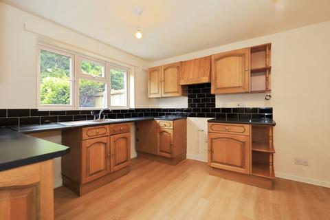 18 Cosgrove Walk, Wolverhampton, WV8 1YD