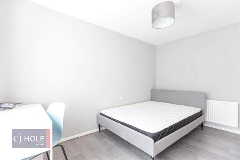 4 bedroom end of terrace house to rent, Hayes Close, St Philips, Bristol, BS2