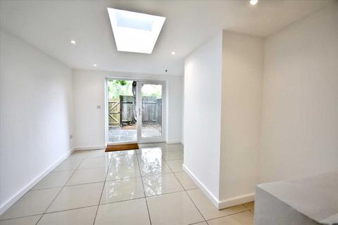 358 Acton Lane, London, W3 8PE