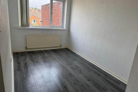 2 bedroom flat to rent, Louise Street, Dudley DY3
