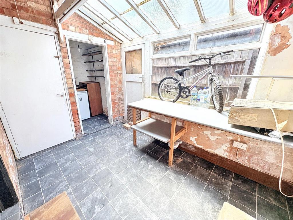 Side Lean-To