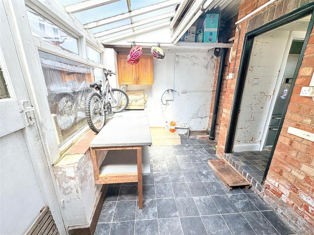 Side Lean-To