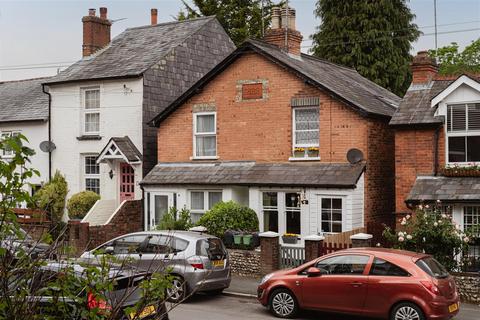 62 Hampstead Road, Dorking, RH4 3AH