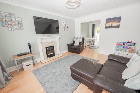 3 bedroom terraced house for sale, Spilsby Close, Lincoln, Lincolnshire, LN6