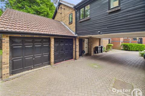 15 Walker Close, London, N11 1AQ