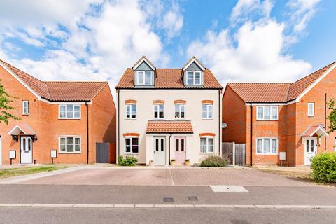 54 Harvest Way, Harleston, IP20 9GD