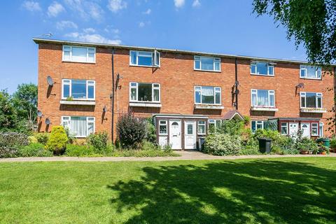 2 bedroom flat to rent, Moat Close, Bushey, WD23, Bushey, WD23