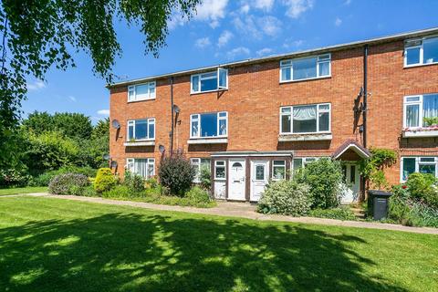 2 bedroom flat to rent, Moat Close, Bushey, WD23, Bushey, WD23