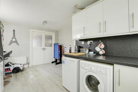 1 Ayton Close, Nottingham, NG2 1HF