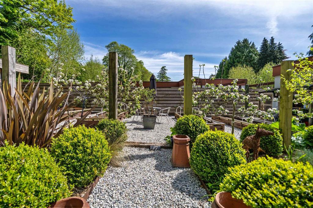 1 Chattock Gardens 8.jpg