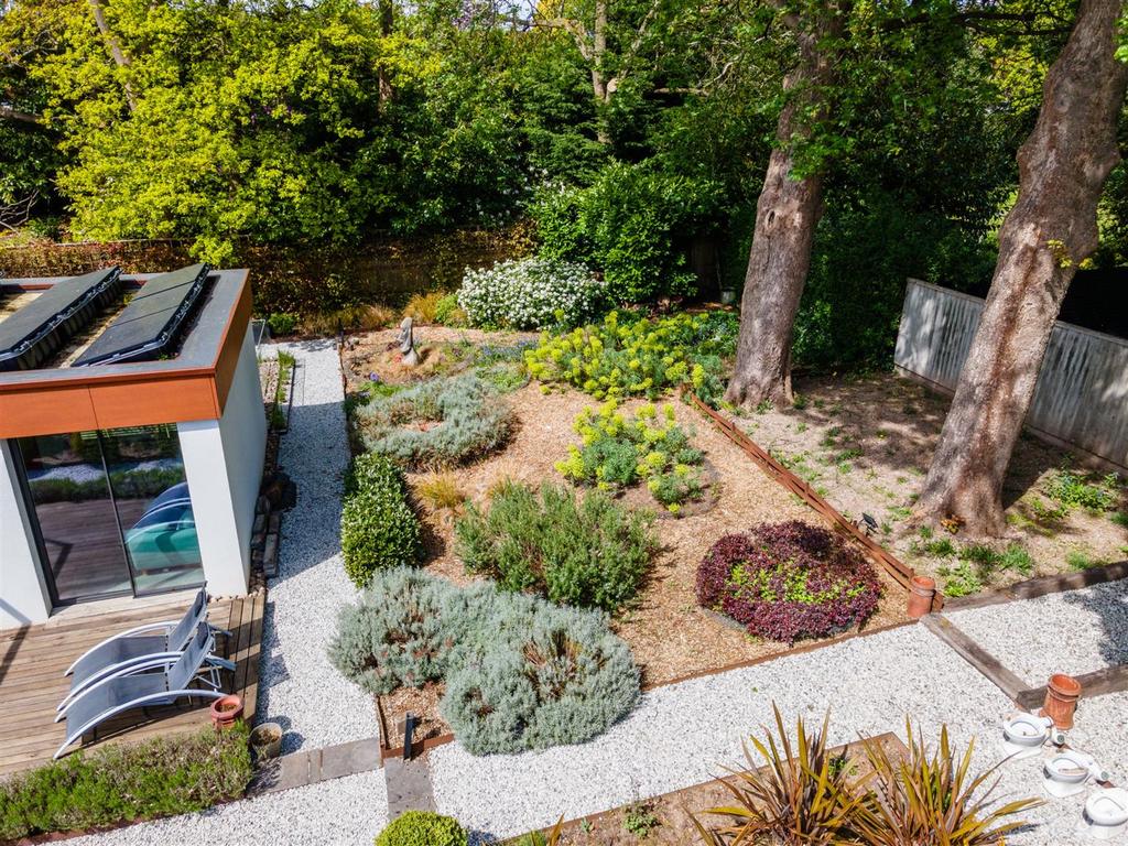 1 Chattock Gardens 61.jpg